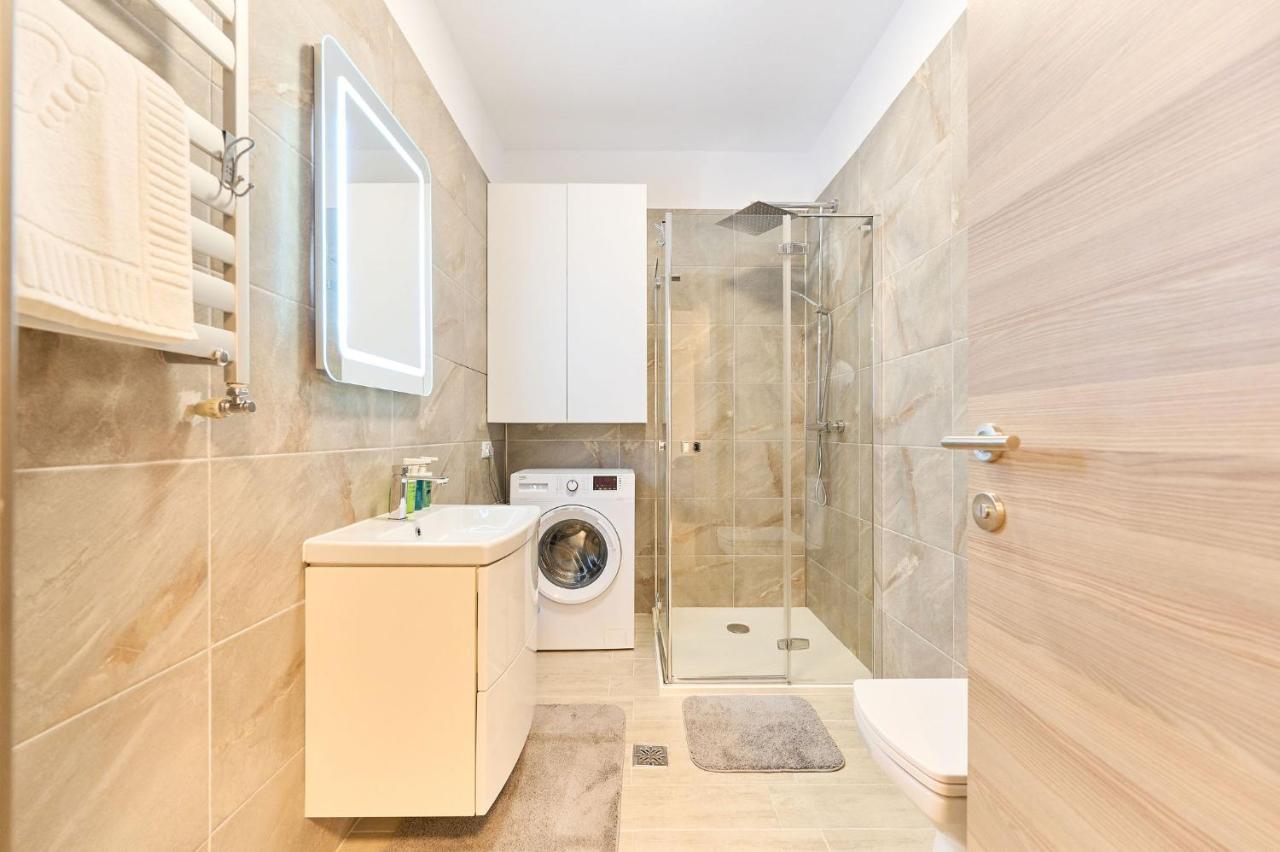 Rainbow Sea View Apartment Spa N Pool Resort - Parking 마마이아 외부 사진